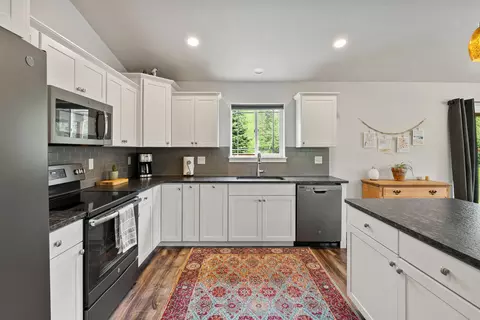 Kitchen - 13404 Crescent Moon Dr, Bigfork, MT 59911 photo 4 of 5