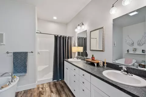Bath - 13404 Crescent Moon Dr, Bigfork, MT 59911 photo 2 of 5