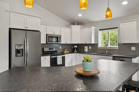 Kitchen - 13404 Crescent Moon Dr, Bigfork, MT 59911 photo 3 of 5