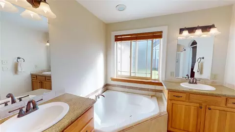 Bath - 119 Michelle Ln, Libby, MT 59923 photo 2 of 3