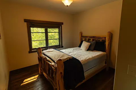 Bedroom - 13521 Bug Creek Rd, Bigfork, MT 59911 photo 2 of 2