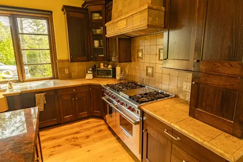 Kitchen - 13521 Bug Creek Rd, Bigfork, MT 59911 photo 4 of 5