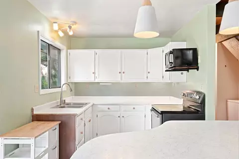 Kitchen - 437 Owings Loop, Hamilton, MT 59840 photo 1 of 3