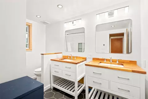 Bath - 437 Owings Loop, Hamilton, MT 59840 photo 1 of 3