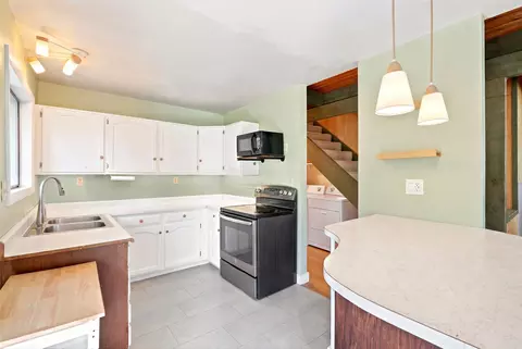 Kitchen - 437 Owings Loop, Hamilton, MT 59840 photo 2 of 3