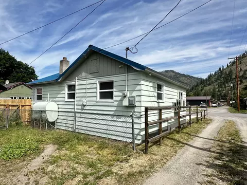 Exterior - 303 4th Ave E, Superior, MT 59872 photo 3 of 5