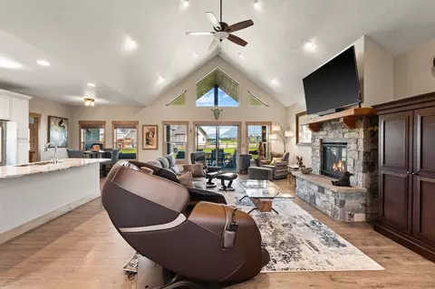 Living - 21 Towering Pine Ct, Kalispell, MT 59901 photo 1 of 5