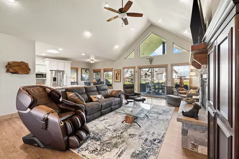 Living - 21 Towering Pine Ct, Kalispell, MT 59901 photo 2 of 5