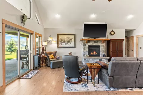 Living - 21 Towering Pine Ct, Kalispell, MT 59901 photo 4 of 5