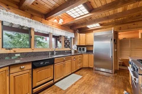 Kitchen - 14529 Sunburst Dr, Bigfork, MT 59911 photo 4 of 4