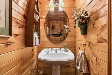 Bath - 14529 Sunburst Dr, Bigfork, MT 59911 photo 3 of 5