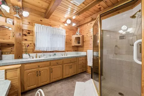 Bath - 14529 Sunburst Dr, Bigfork, MT 59911 photo 2 of 5