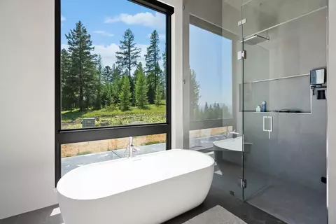 Bath - 1480 Sherman Rd, Kalispell, MT 59901 photo 3 of 6