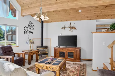 Living - 395 Edgewater Dr, Libby, MT 59923 photo 2 of 4