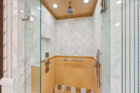Bath - 13531 Copper Ln, Bigfork, MT 59911 photo 2 of 13