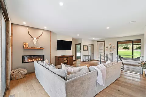 Living - 20 Juniper Ln, Clancy, MT 59634 photo 2 of 3