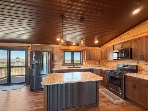 Kitchen - 207 Expedition Dr, Dillon, MT 59725 photo 2 of 8