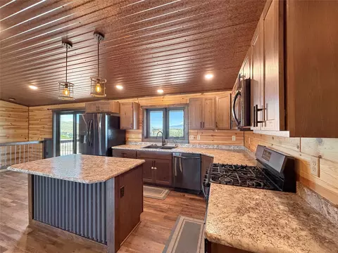 Kitchen - 207 Expedition Dr, Dillon, MT 59725 photo 3 of 8