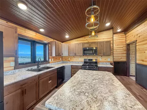 Kitchen - 207 Expedition Dr, Dillon, MT 59725 photo 4 of 8