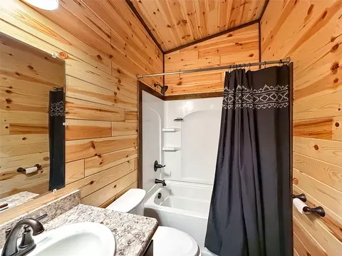Bath - 207 Expedition Dr, Dillon, MT 59725 photo 1 of 5