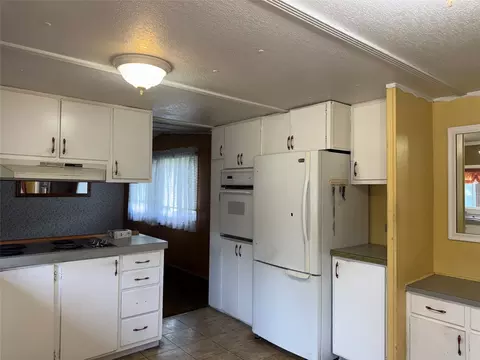 Kitchen - 11143 Silver St, Clinton, MT 59825 photo 2 of 2