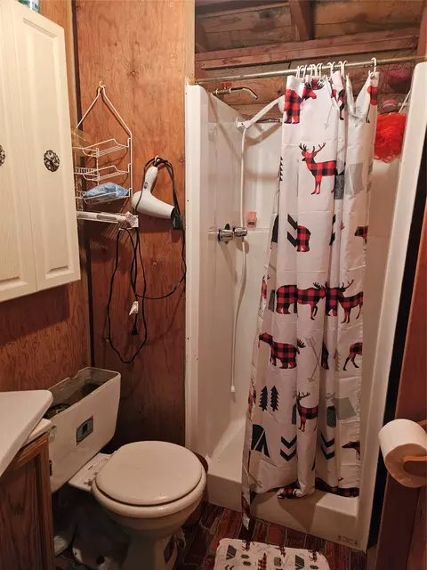 Bath - 622 D St, Lincoln, MT 59639 photo 1 of 1