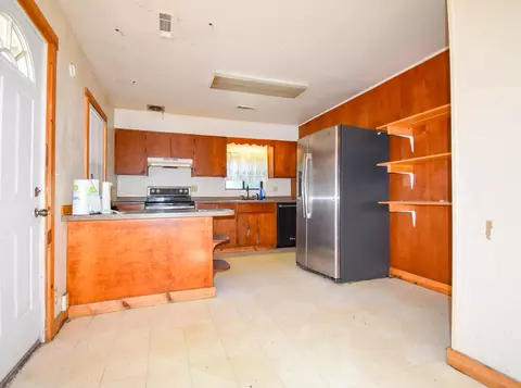 Kitchen - 42419 3rd Ave E, Pablo, MT 59855 photo 2 of 2