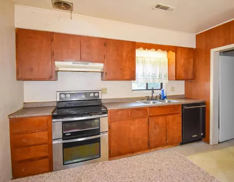Kitchen - 42419 3rd Ave E, Pablo, MT 59855 photo 1 of 2