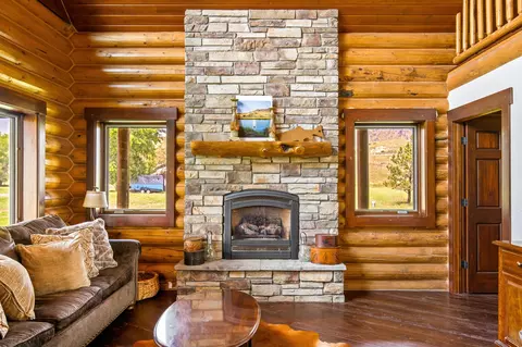 Living - 2173 Old Us Hwy 91, Cascade, MT 59421 photo 5 of 14