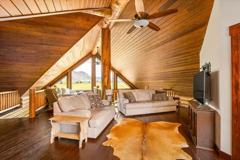 Living - 2173 Old Us Hwy 91, Cascade, MT 59421 photo 11 of 14