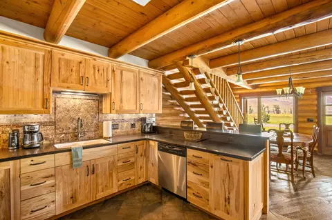 Kitchen - 2173 Old Us Hwy 91, Cascade, MT 59421 photo 5 of 8