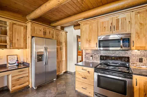 Kitchen - 2173 Old Us Hwy 91, Cascade, MT 59421 photo 8 of 8