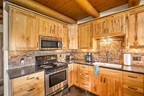 Kitchen - 2173 Old Us Hwy 91, Cascade, MT 59421 photo 7 of 8