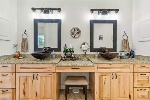 Bath - 400 Cochell Way, Corvallis, MT 59828 photo 1 of 4