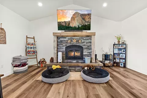 Living - 400 Cochell Way, Corvallis, MT 59828 photo 3 of 6