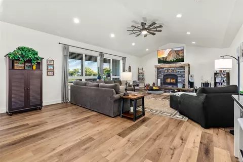Living - 400 Cochell Way, Corvallis, MT 59828 photo 1 of 6