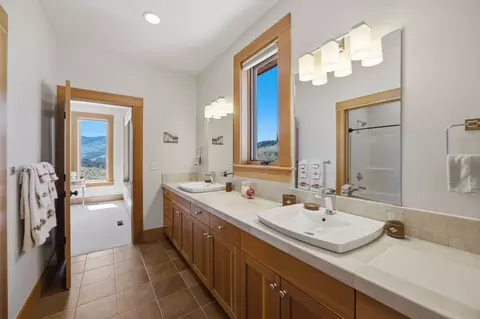 Bath - 555 Skyfire Dr, Hamilton, MT 59840 photo 7 of 7