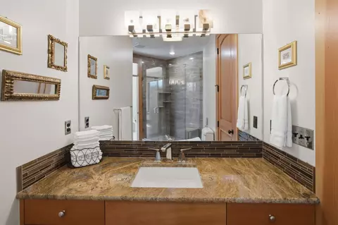 Bath - 555 Skyfire Dr, Hamilton, MT 59840 photo 5 of 7