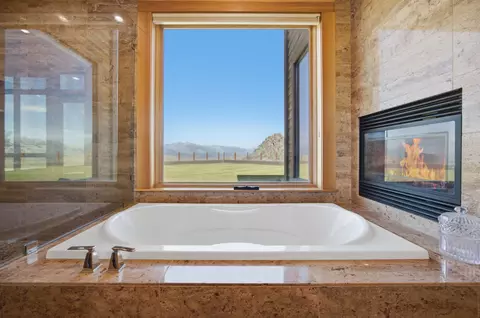 Bath - 555 Skyfire Dr, Hamilton, MT 59840 photo 3 of 7