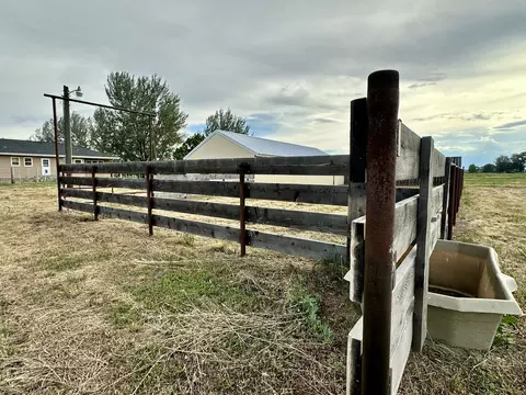 Exterior - 417 River Ave E, Ryegate, MT 59074 photo 7 of 10