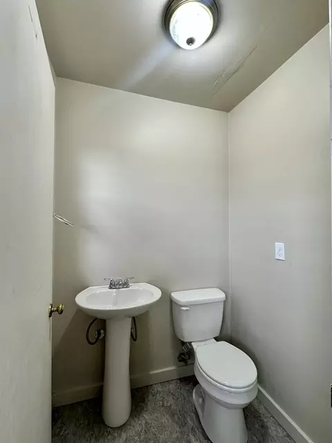 Bath - 417 River Ave E, Ryegate, MT 59074 photo 1 of 3