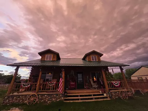 805 3rd St SW, Choteau, MT 59422