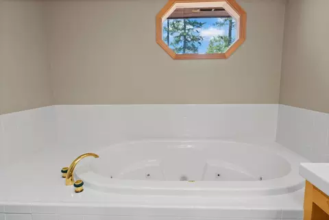 Bath - 349 Echo Chalet Dr, Bigfork, MT 59911 photo 3 of 5