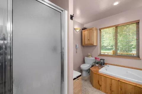Bath - 2229 Glen Lake Rd, Eureka, MT 59917 photo 3 of 6