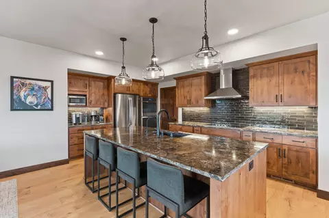 Kitchen - 263 Spurwing Loop, Lakeside, MT 59922 photo 2 of 4