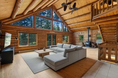 18200 Mustang Ln, Frenchtown, MT 59834