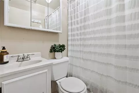 Bath - 655 7th Ave, Kalispell, MT 59901 photo 1 of 2