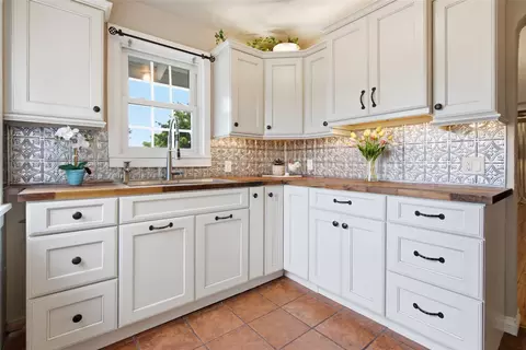 Kitchen - 655 7th Ave, Kalispell, MT 59901 photo 1 of 2