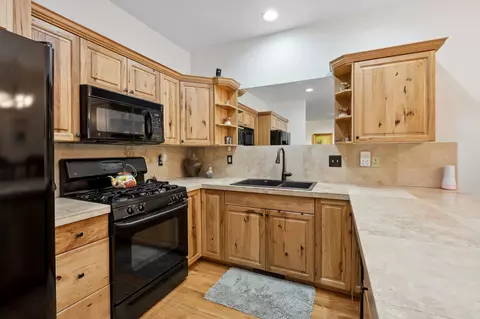 Kitchen - 278 Eagle Bend Dr, Bigfork, MT 59911 photo 3 of 4