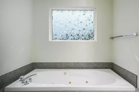 Bath - 219 Commons Way, Kalispell, MT 59901 photo 2 of 5